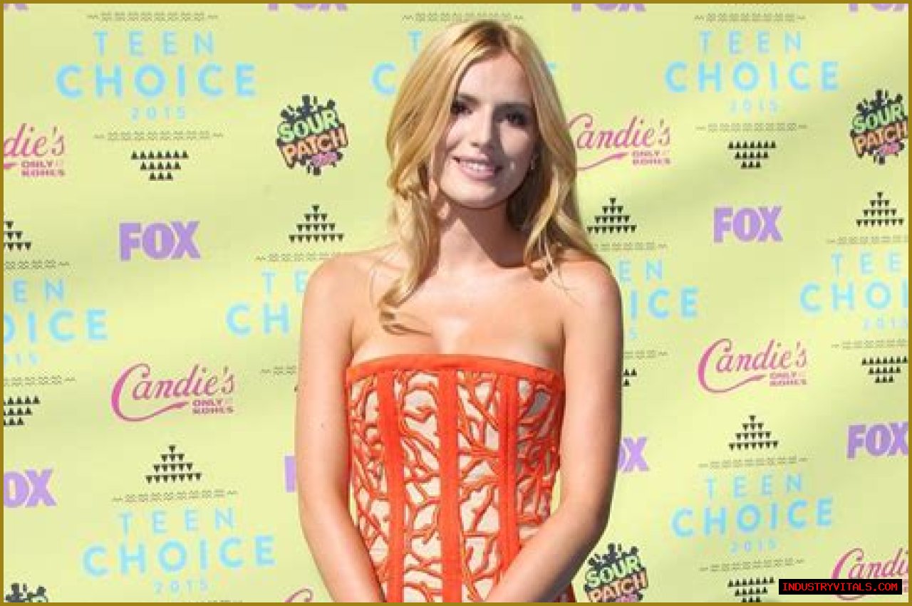 Bella Thorne Turns 18, Shuts Down Six Flags Theme Park for Celebration