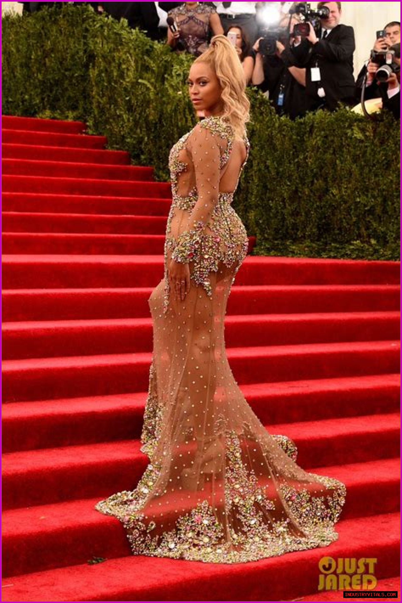Beyonce Goes Nearly Naked to Met Gala 2015: See Her Daring Look!